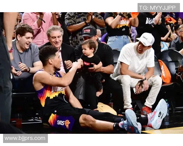 小球迷举海报应援鹈鹕 渴望与普尔见面立志成下一个普尔 小球迷举海报应援鹈鹕 渴望与普尔见面立志成下一个普尔