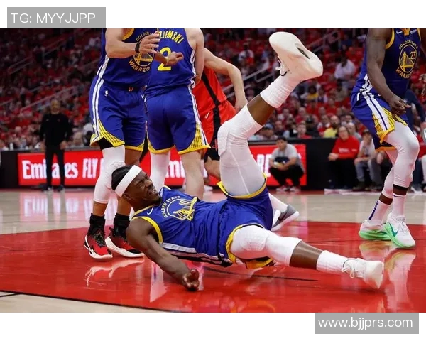 库里长传助攻 格林反击上篮打进 库里长传助攻 格林反击上篮打进