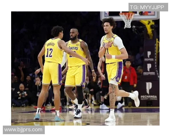 对攻大战!热火&鹈鹕首节命中率皆超过50%,首节打成39-38 对攻大战!热火&鹈鹕首节命中率皆超过50%,首节打成39-38