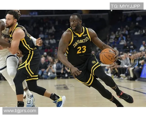 勇士队格林在灰熊阿尔达玛被判一级恶意犯规后,对他进行了嘲讽 勇士队格林在灰熊阿尔达玛被判一级恶意犯规后,对他进行了嘲讽