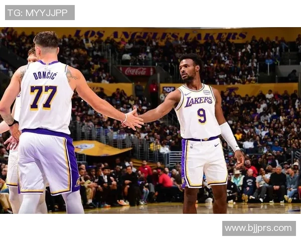 东契奇砍下“三双” 湖人收获三连胜 东契奇砍下“三双” 湖人收获三连胜