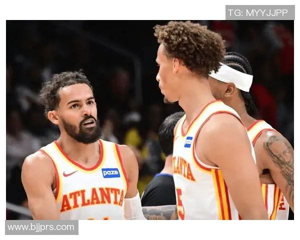 特雷·杨半场10分8助攻，亚历山大·沃克PK表哥不落下风